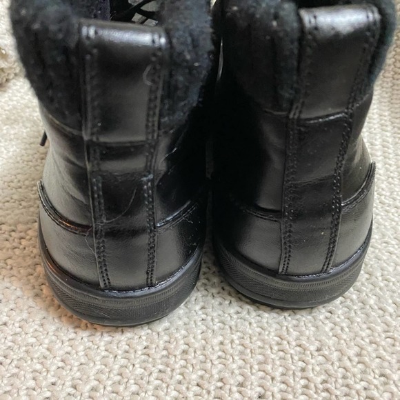 Helix Boots, Size‎ 8 - Picture 3 of 7